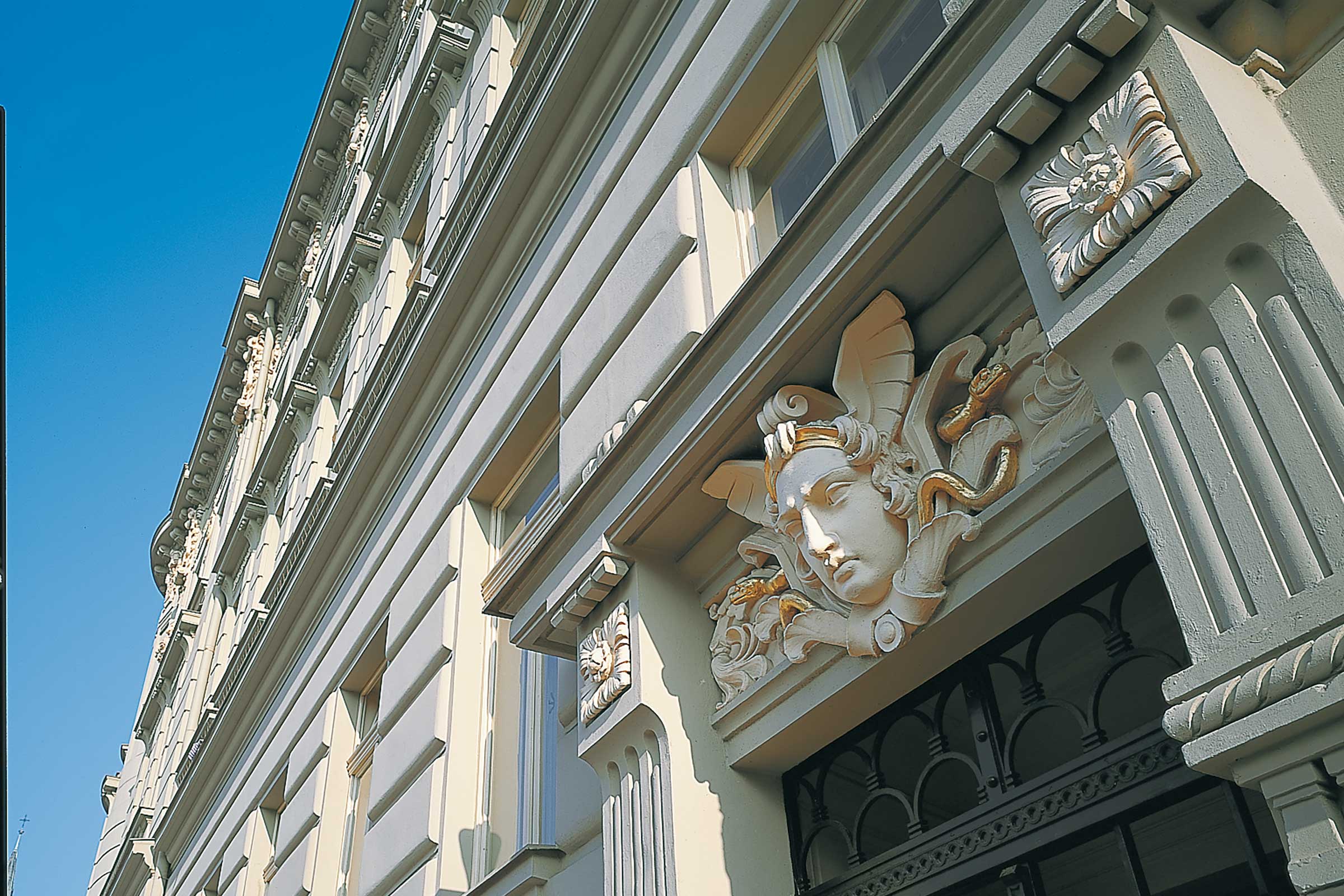 Vopsea de fațadă silicatică pe clădirea istorică a primăriei din Frýdek-Místek, Cehia