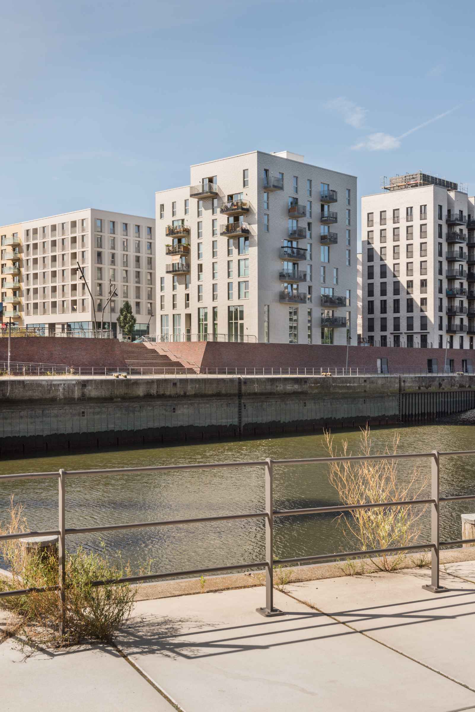 Vedere de ansamblu asupra clădirii Sportlerhaus din HafenCity Hamburg
